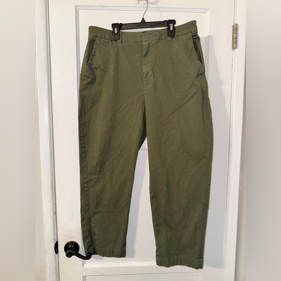 Gap Green Staight leg khaki Pants size 12 - Picture 1 of 4
